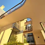 Luxurioeses Mit Pool Und Garage Am Poniente Beach! By Interhome 아파트