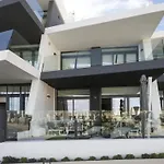 Luxurioeses Mit Pool Und Garage Am Poniente Beach! By Interhome 아파트 *